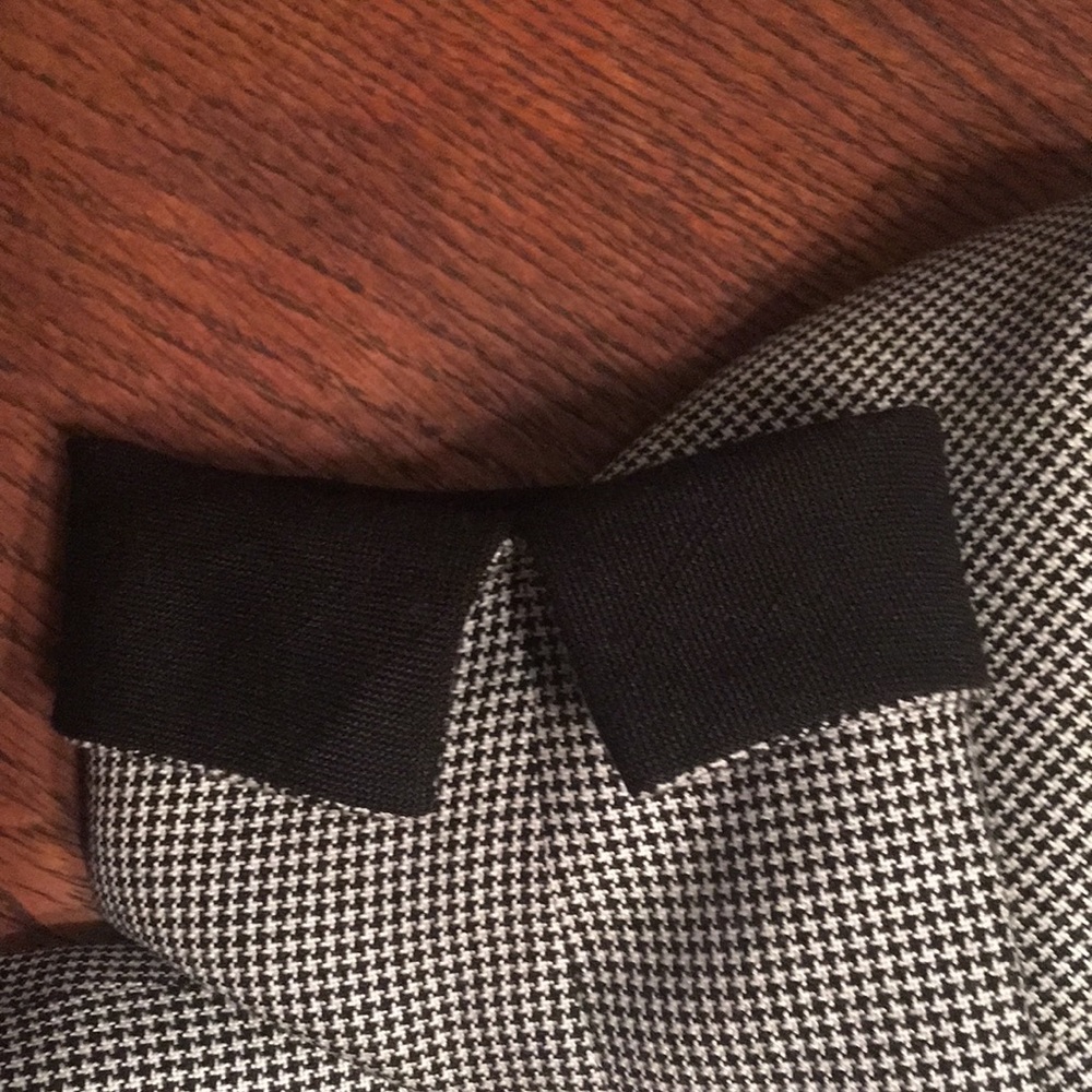 Gorgeous Lightweight Spring Houndstooth Jacket - image 6